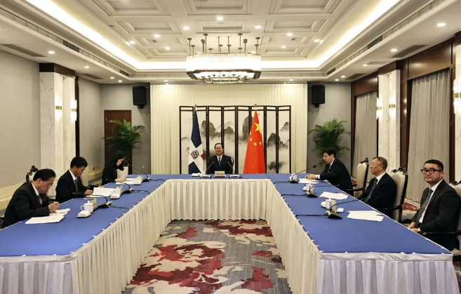 jiuyou.com九游环境“助力”多米尼加清运垃圾，毛伟明省长出席线上交接仪式